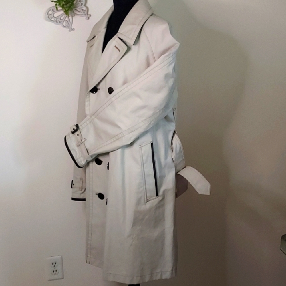 Men's Burberry Trench Coat - Picture 2 of 16
